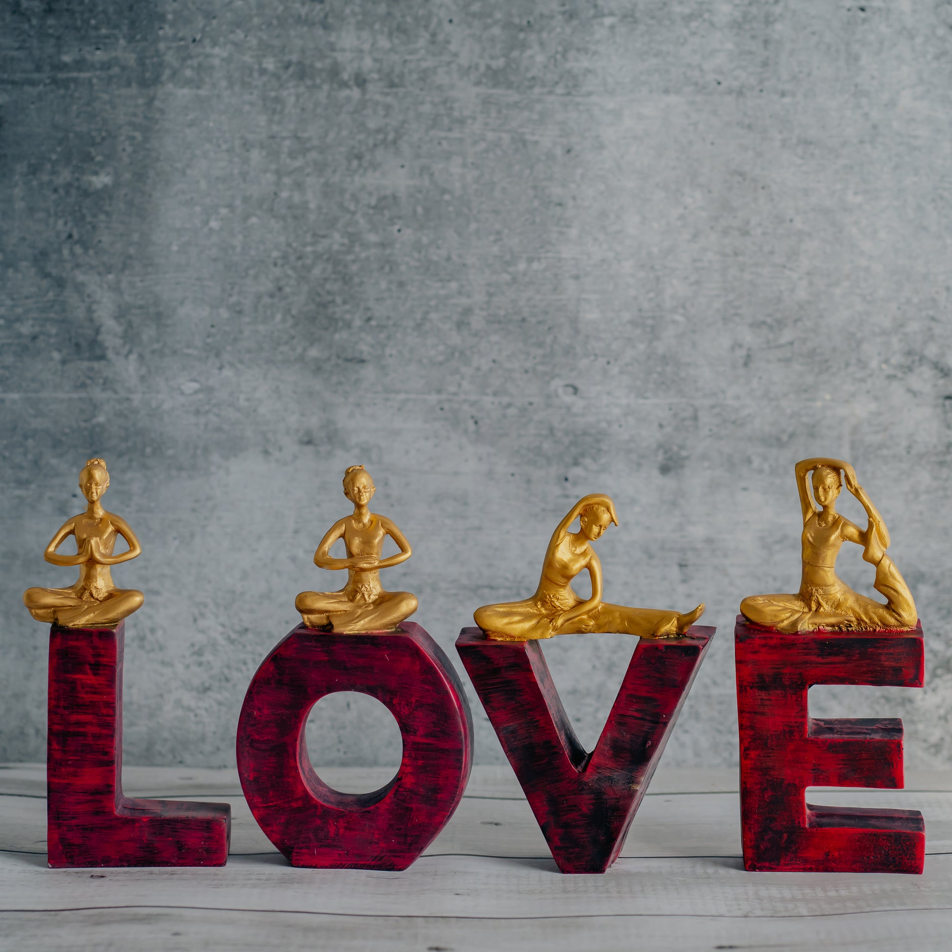 LOVE YOGA Figurine Set Dekspace