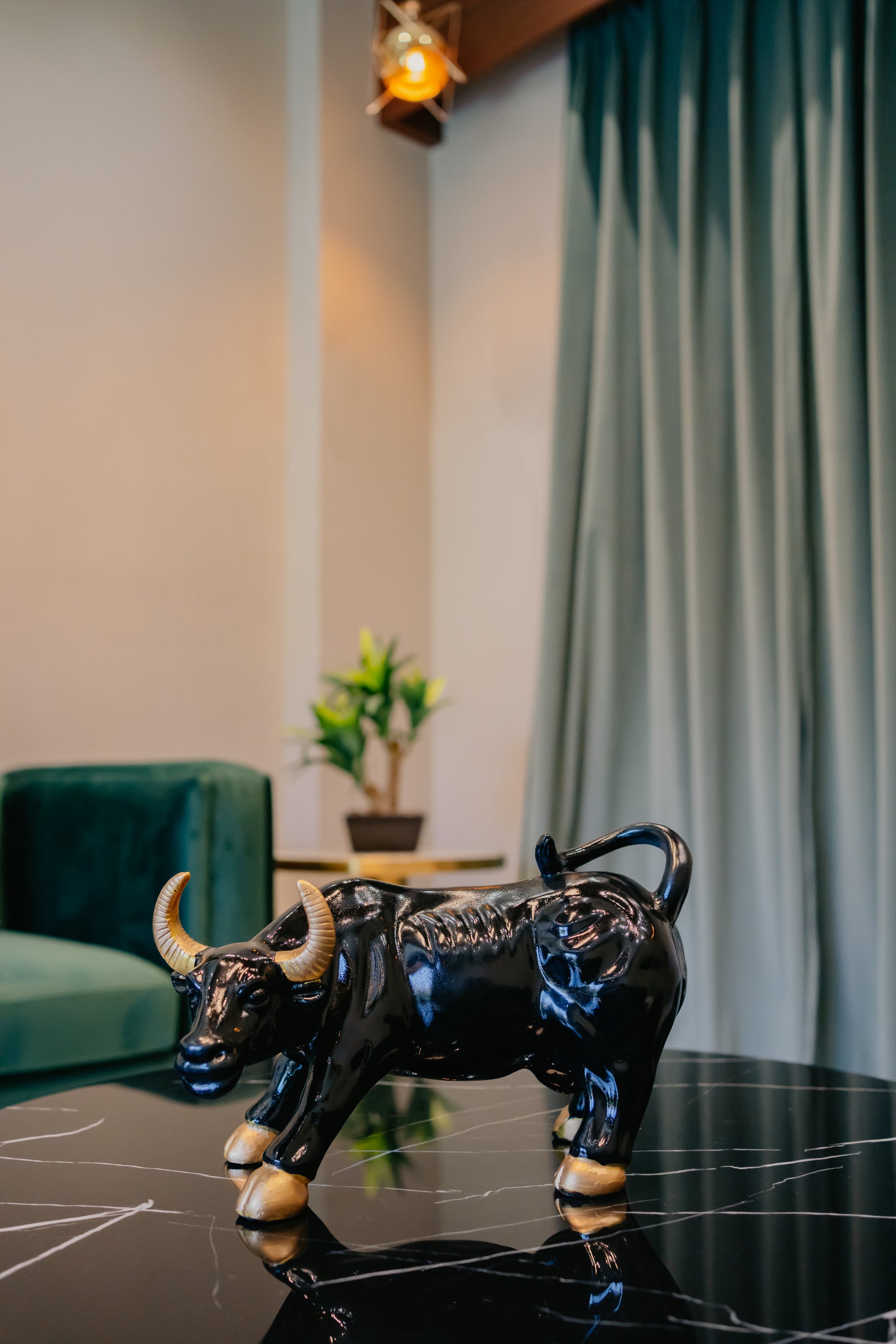 The Big Bull Table Accent Dekspace