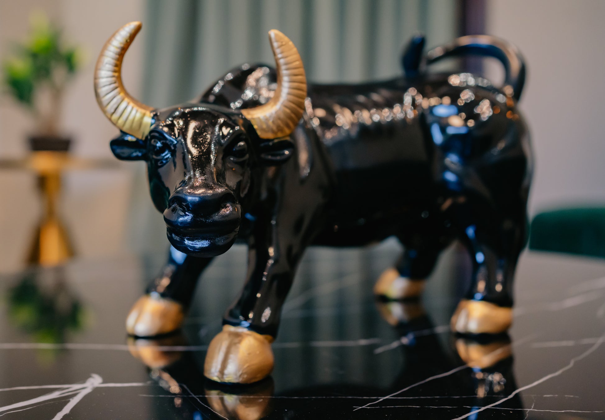The Big Bull Table Accent Dekspace