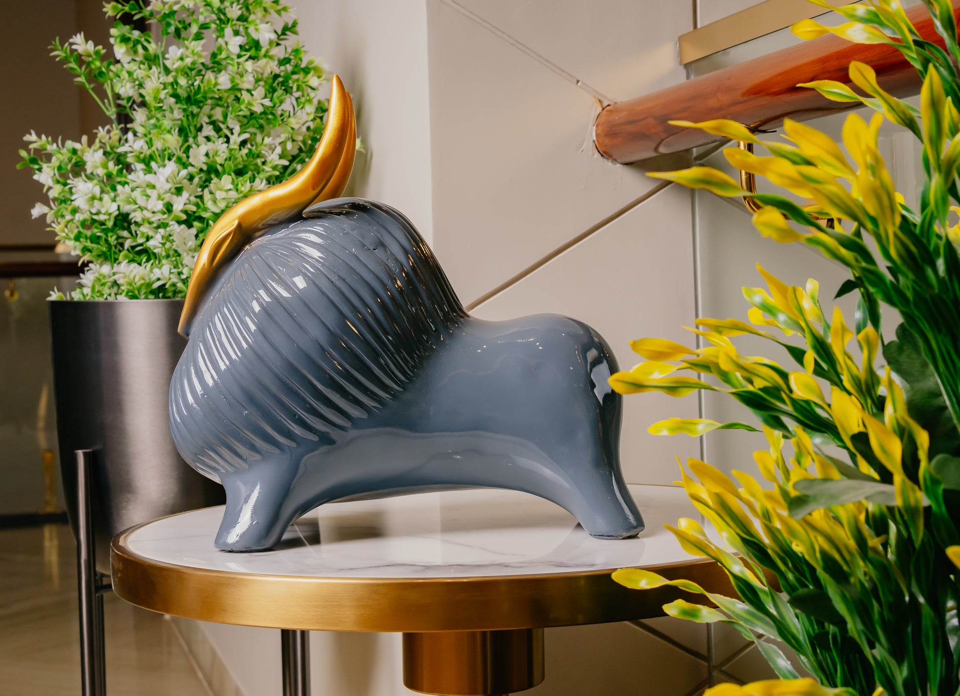 The Classic Yak with Golden Thorns Showpiece - GR Dekspace