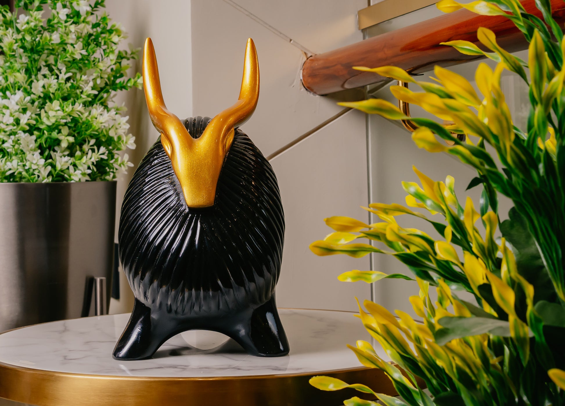 The Classic Yak with Golden Thorns Showpiece - BL Dekspace