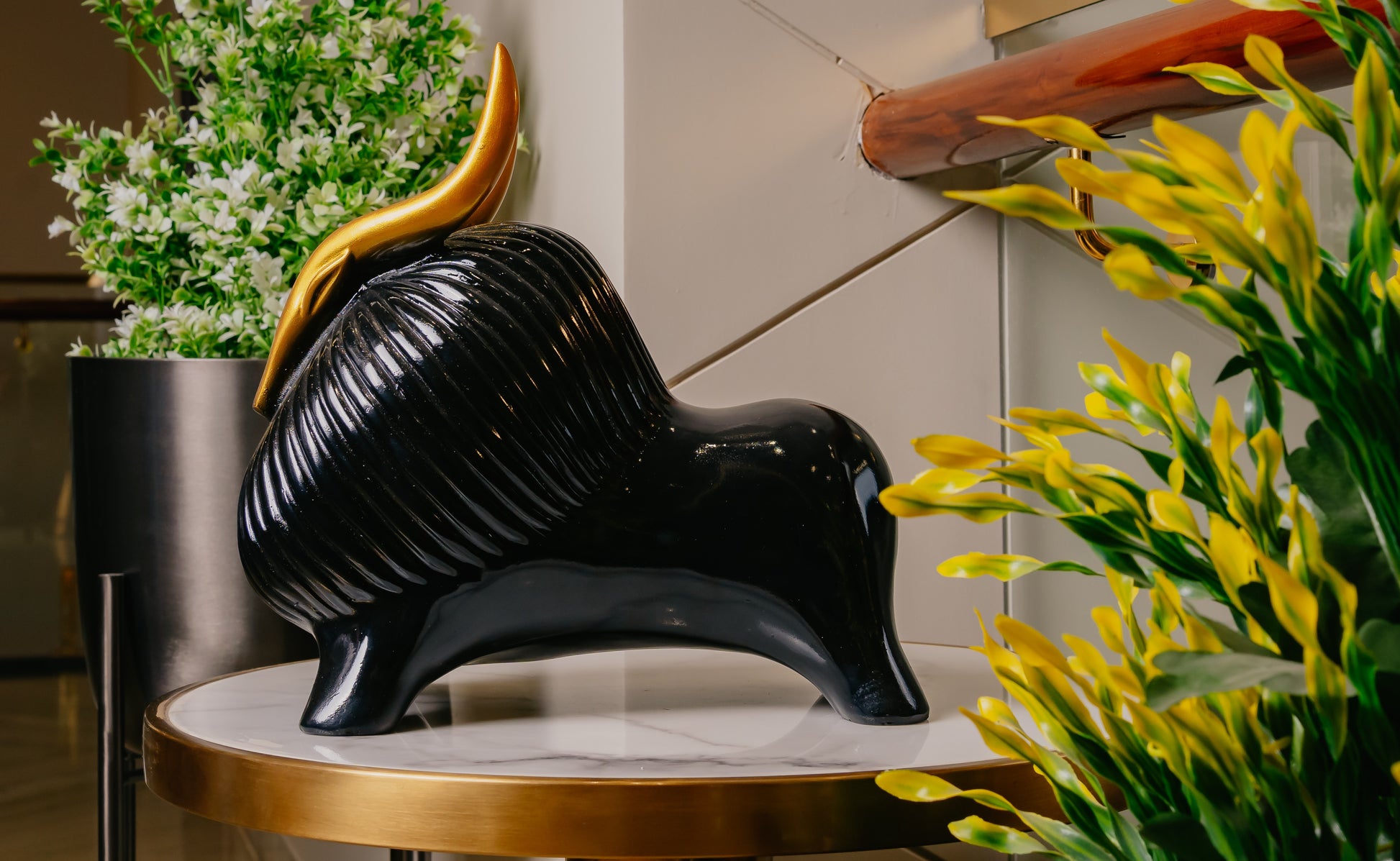 The Classic Yak with Golden Thorns Showpiece - BL Dekspace