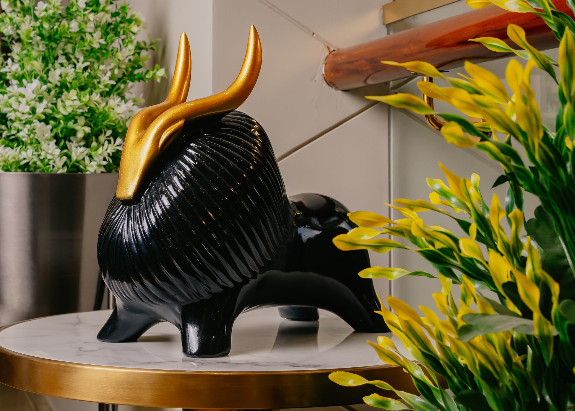 The Classic Yak with Golden Thorns Showpiece - BL Dekspace