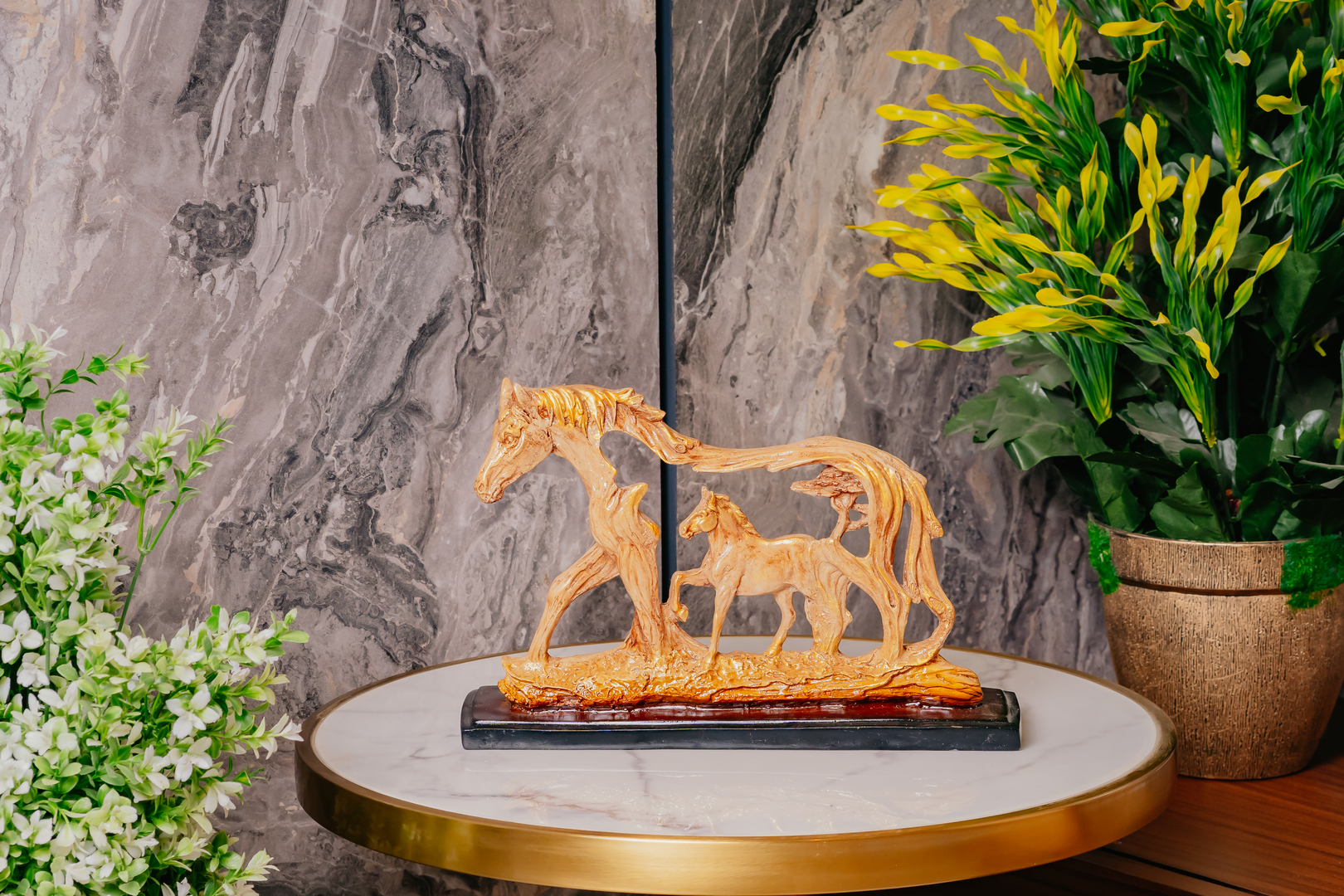FENG SHUI RIDING HORSE WITH WOODEN BASE Dekspace