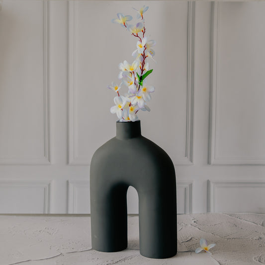 CERAMIC DECORATIVE VASE