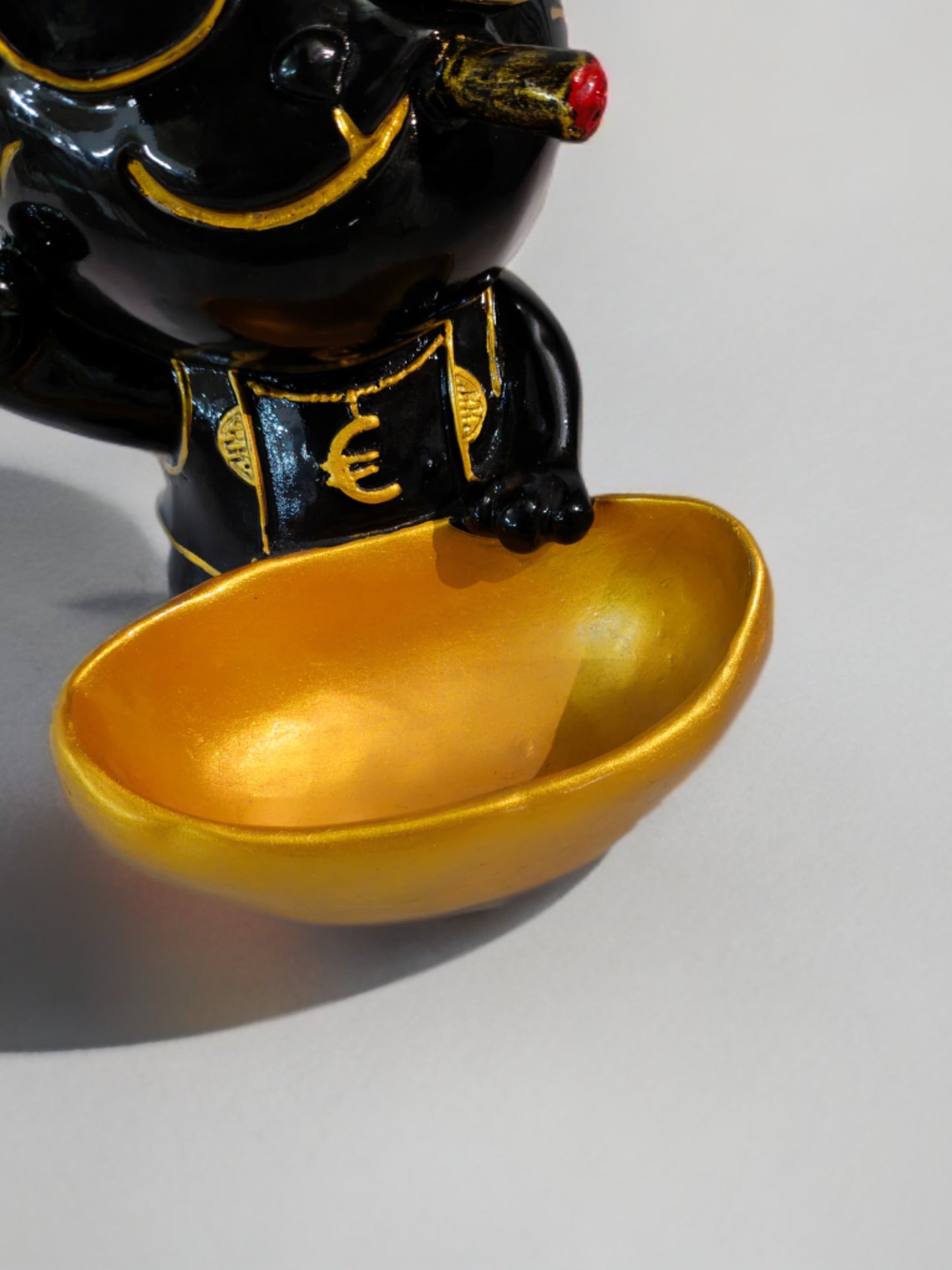 THE_CLASSY_CIGAR_CAT-3