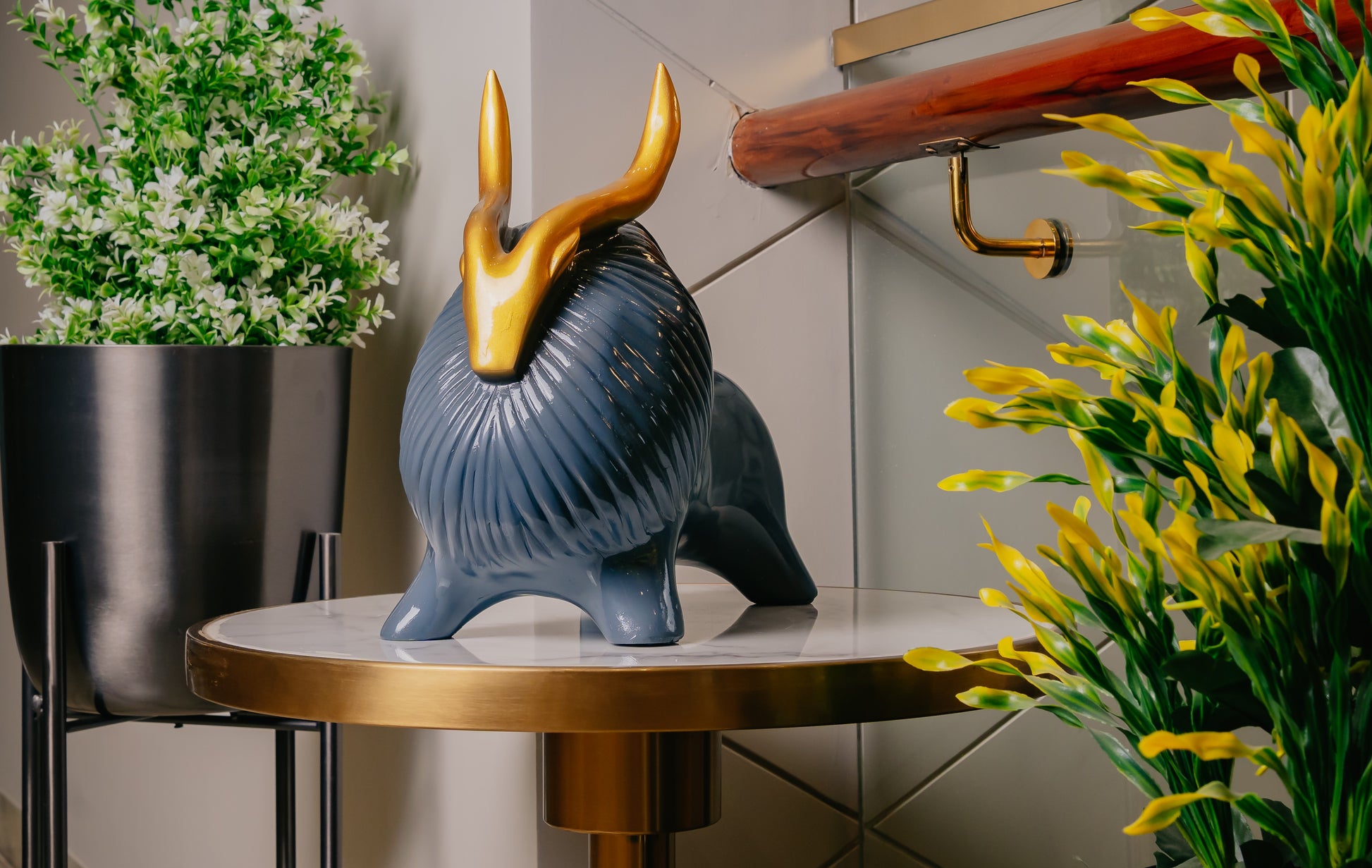 The Classic Yak with Golden Thorns Showpiece - GR