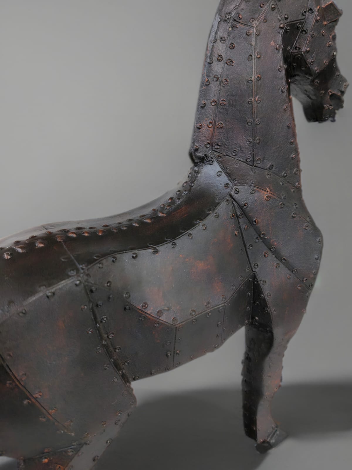 Industrial Elegance: The Iron  looking Horse Sculpture Dekspace